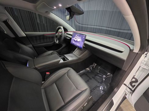 Used 2026 Tesla Model Y Long Range image 33