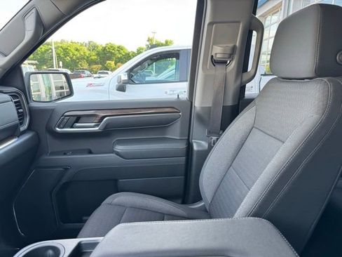 Used 2023 Chevrolet Silverado 1500 LT AWD/4WD image 18