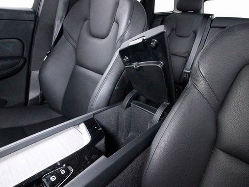 Certified 2025 Volvo XC60 B5 Plus image 11