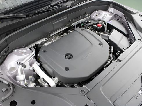 New 2026 Volvo XC90 B6 Plus w/ Protection Package Premier image 25