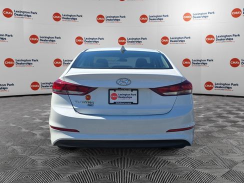 Used 2018 Hyundai Elantra SE w/ SE Connectivity Package 04 FWD image 6