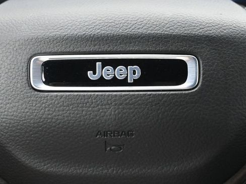 Used 2025 Jeep Grand Cherokee Limited w/ Black Appearance Package AWD/4WD image 9