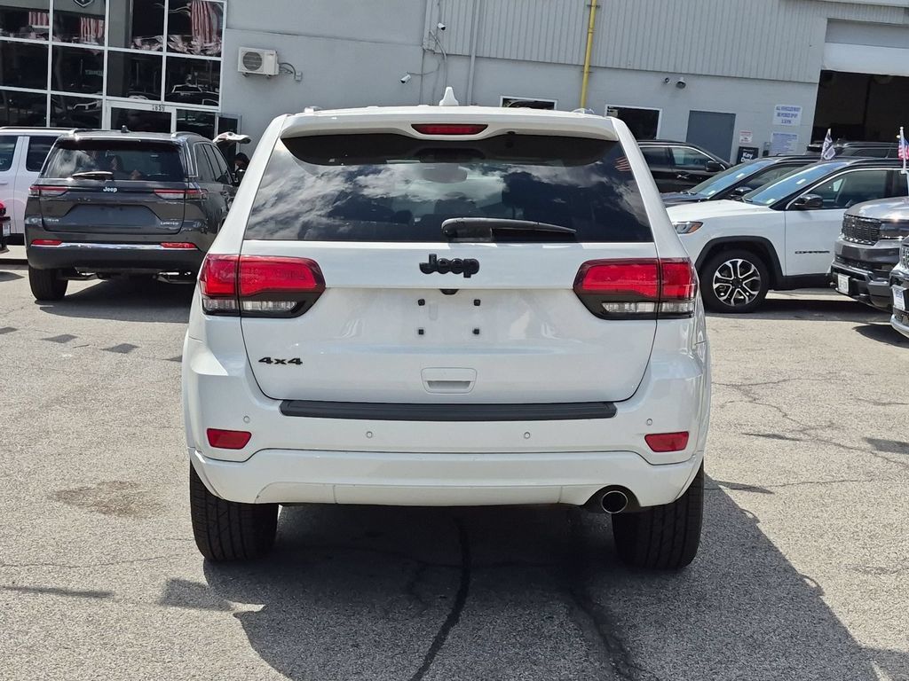 Used 2018 Jeep Grand Cherokee Altitude AWD/4WD image 6