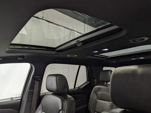 Used 2023 Chevrolet Traverse LT w/ LT Premium Package image 13