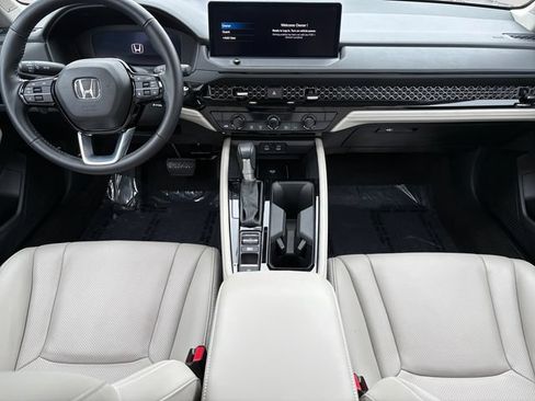 Used 2023 Honda Accord Touring image 10