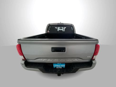 Used 2016 Toyota Tacoma TRD Off-Road w/ Premium & Technology Package AWD/4WD image 7