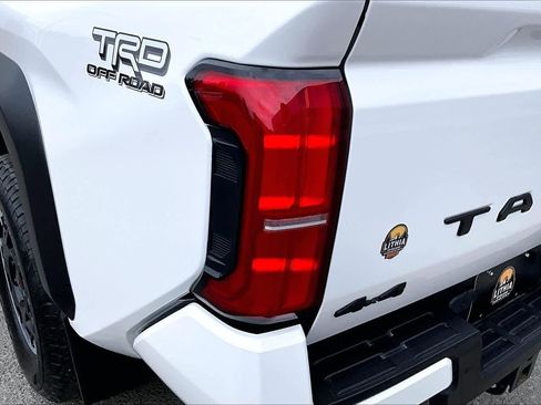 Used 2024 Toyota Tacoma TRD Off-Road w/ TRD Off Road Upgrade Package AWD/4WD image 32