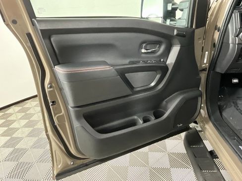 Used 2024 Nissan Titan PRO-4X w/ Pro-4x Convenience Package image 18