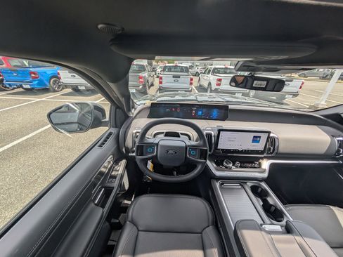 New 2026 Ford Expedition Platinum w/ Stealth Appearance Package AWD/4WD image 17