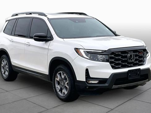 Used 2023 Honda Passport TrailSport image 3