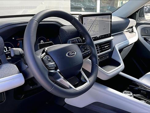 Used 2026 Ford Explorer Platinum w/ LUX Leather Package image 14