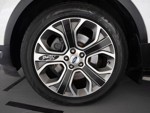Used 2018 Ford Explorer Platinum AWD/4WD image 9