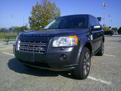 Used 2010 Land Rover LR2 HSE image 10