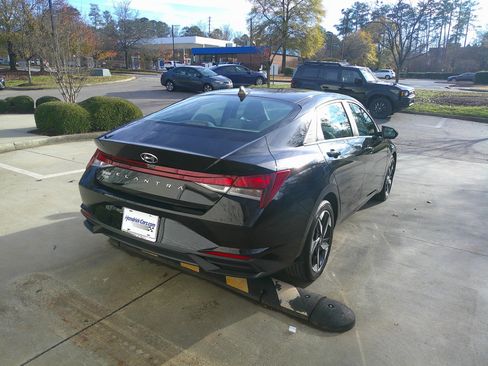 Used 2023 Hyundai Elantra SEL w/ Convenience Package image 12