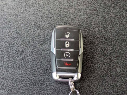 Used 2020 RAM 1500 Big Horn AWD/4WD image 30