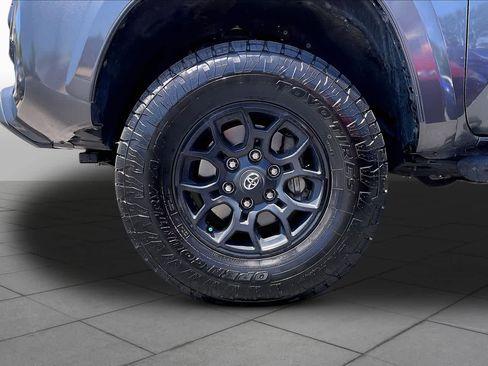Used 2021 Toyota Tacoma SR5 RWD image 10
