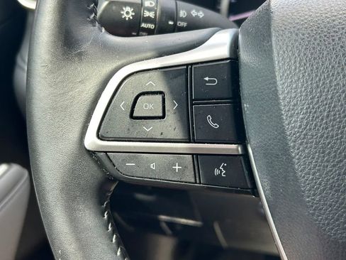 Used 2023 Toyota Highlander LE AWD/4WD image 36