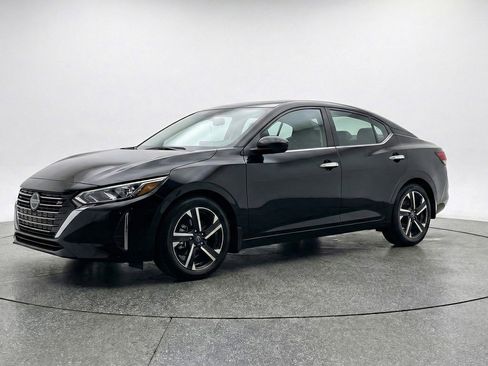 Used 2025 Nissan Sentra SV image 3