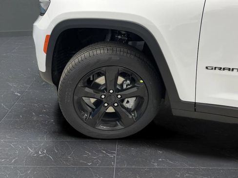 New 2025 Jeep Grand Cherokee Limited w/ Black Appearance Package image 37