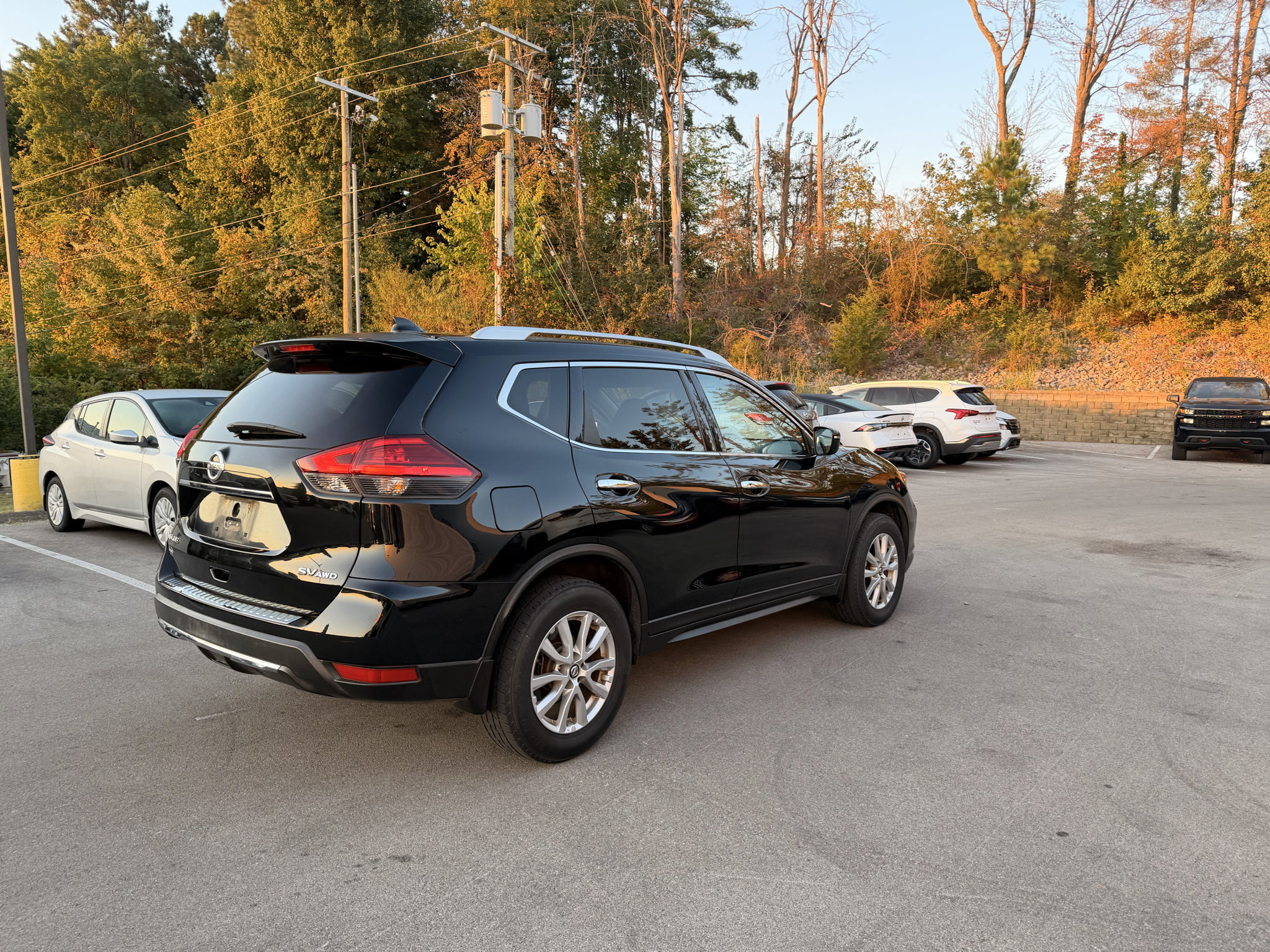 Certified 2017 Nissan Rogue SV AWD/4WD image 4
