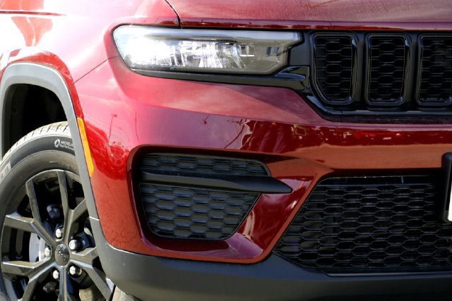 New 2025 Jeep Grand Cherokee Altitude AWD/4WD image 2