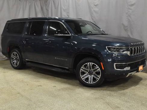 Certified 2024 Jeep Wagoneer L Series II w/ Flexible Seating Group image 4