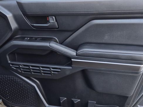 Used 2025 Toyota 4Runner SR5 image 8