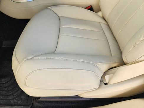 New 2026 Land Rover Range Rover Long Wheelbase SE image 17