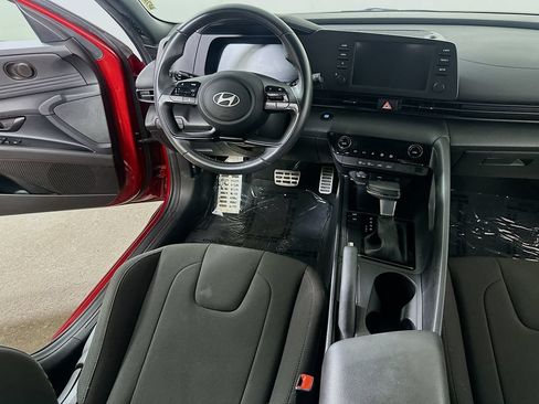 Used 2025 Hyundai Elantra Sport FWD image 15