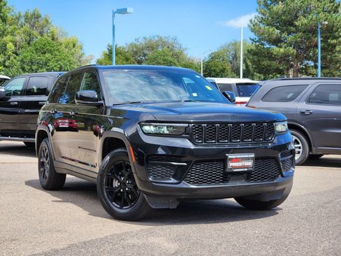 Used 2025 Jeep Grand Cherokee Altitude AWD/4WD image 1