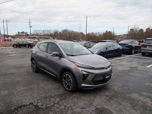 Used 2023 Chevrolet Bolt EUV Premier w/ Sun & Sound Package image 13