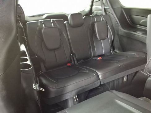 Used 2024 Chrysler Pacifica Limited FWD image 13