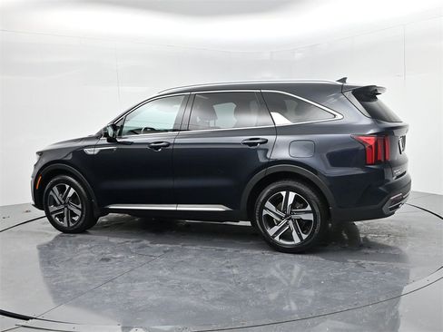 Certified 2023 Kia Sorento EX image 5