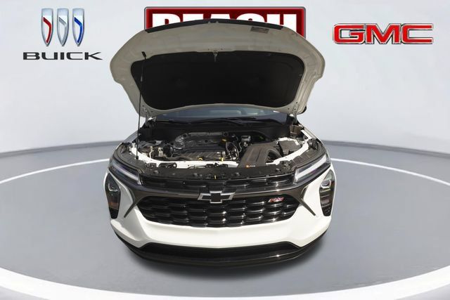 Used 2025 Chevrolet Trax RS FWD image 9