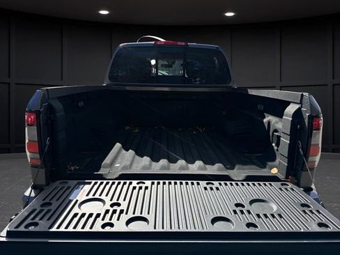 Used 2024 Nissan Frontier SV w/ SV Convenience Package image 14