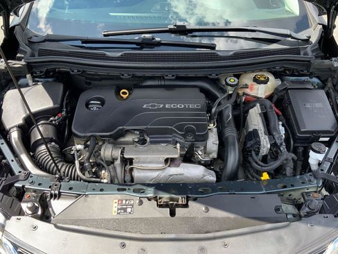 Used 2017 Chevrolet Cruze LT FWD image 23