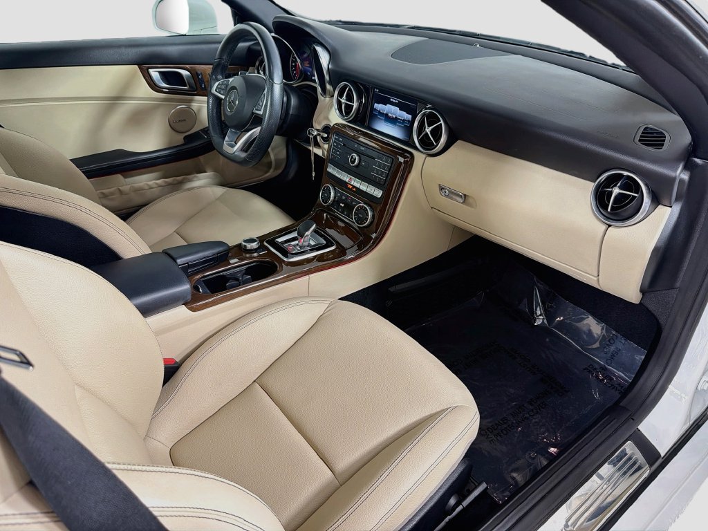 Used 2020 Mercedes-Benz SLC 300 w/ Premium Package image 27