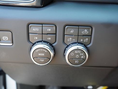 Certified 2026 GMC Sierra 1500 AT4 w/ Technology Package AWD/4WD image 28