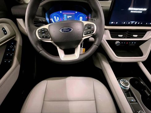 New 2026 Ford Explorer Active w/ Active Comfort Package image 5