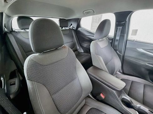 Used 2022 Chevrolet Bolt EUV LT w/ Comfort Package FWD image 26