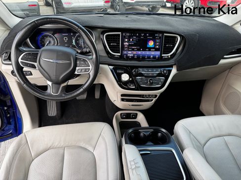 Used 2021 Chrysler Pacifica Touring-L w/ Uconnect Theater Family Group image 14