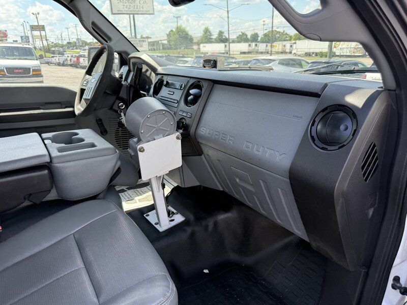 Used 2016 Ford F550 2WD Regular Cab Super Duty image 33