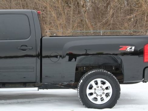 Used 2011 Chevrolet Silverado 2500 LTZ w/ LTZ Plus Package image 4
