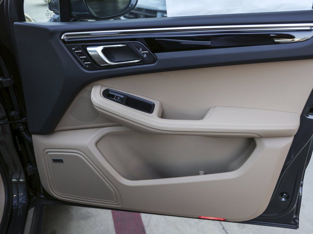 Certified 2026 Porsche Macan AWD/4WD image 37