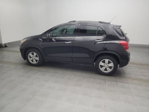 Used 2019 Chevrolet Trax LT w/ LT Convenience Package FWD image 3