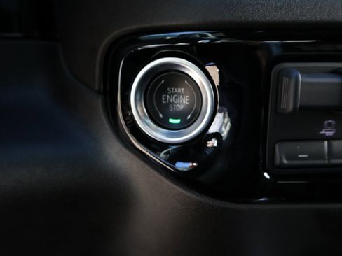 Certified 2025 Chevrolet Silverado 1500 High Country w/ Technology Package image 35