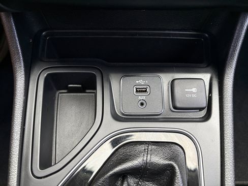Used 2020 Jeep Cherokee Latitude Plus FWD image 18