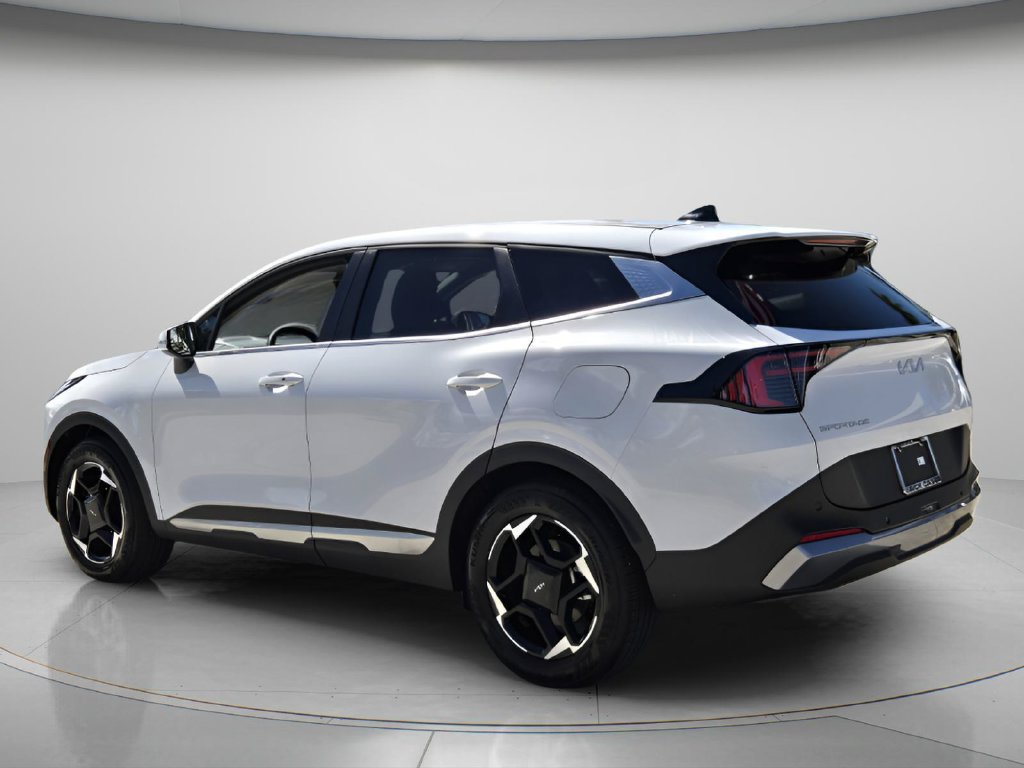 Used 2026 Kia Sportage EX FWD image 6