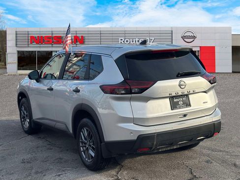 Used 2025 Nissan Rogue S image 4