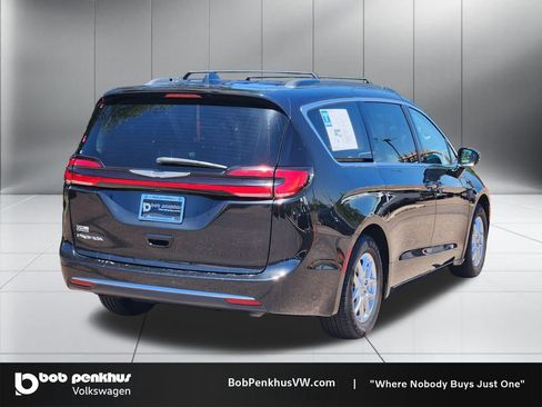 Used 2022 Chrysler Pacifica Touring-L FWD image 25